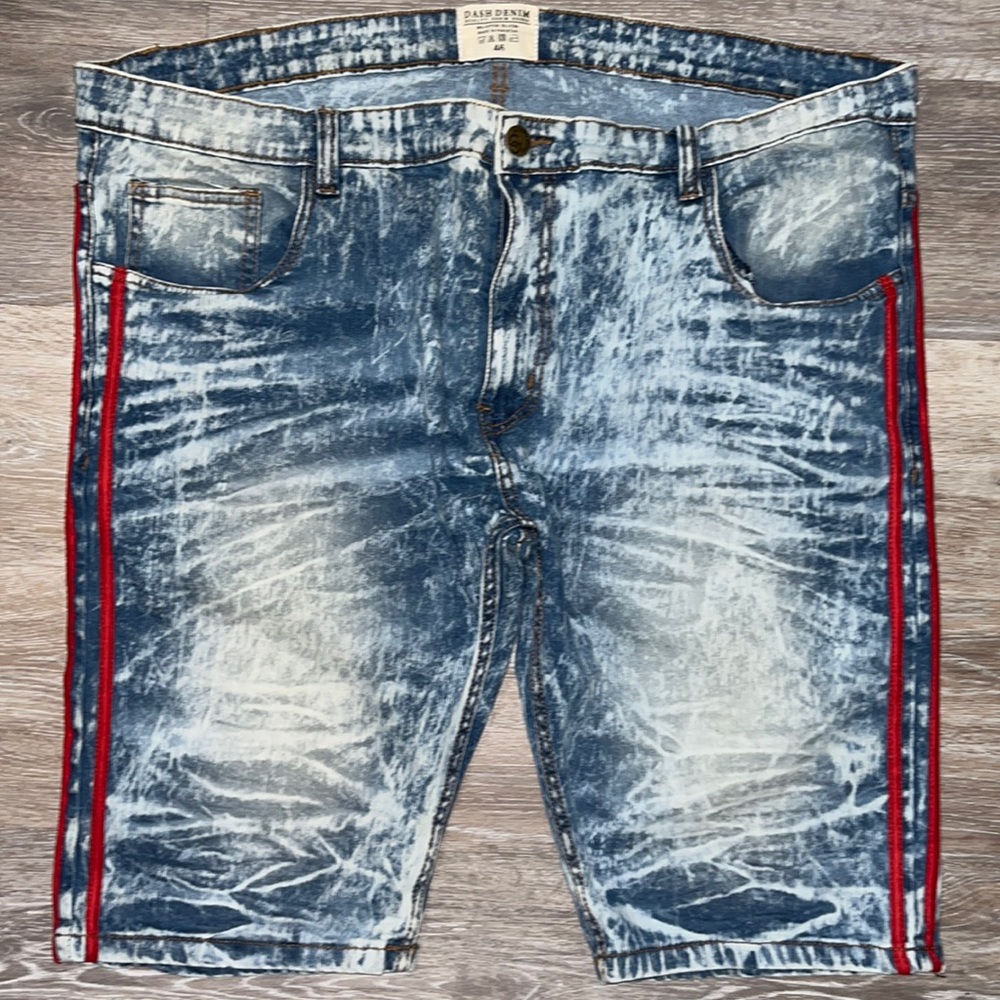 Dash Denim Light Acid Wash Red stripes on side size 46 waist NWOT